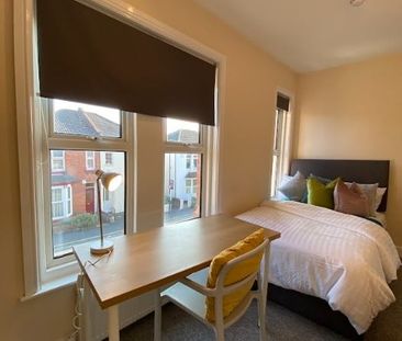 Room in a Shared House, Cromwell Road, SO15 - Photo 2