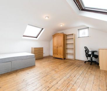 Blenheim Walk, Hyde Park, Leeds - Photo 2