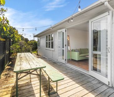 Classic Kiwi Design - Modernised kitchen with 3 + 1 bedrooms (bonus... - Photo 2