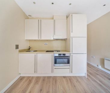Studio to rent - Photo 2