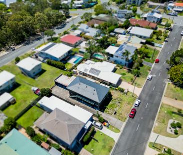 A SHORT STROLL TO THE WATERFRONT - Photo 1