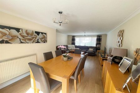 3 bedroom detached house to rent - Photo 2