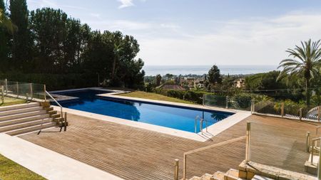 3 bedroom luxury Townhouse for rent in Marbella, Andalusia - Photo 3