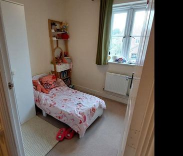 3 bedroom semi-detached house to rent - Photo 1