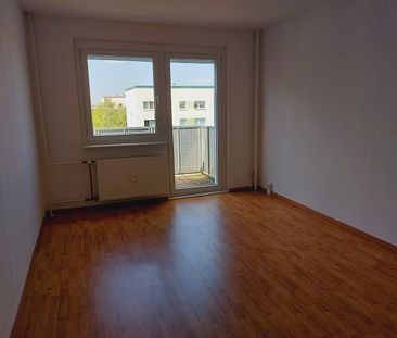 Dachgeschoss - 3 Räume - Balkon - EBK - Tageslichtbad - ab März 26 - Photo 3