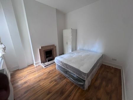 Room in a Shared House, Fawnbrake Avenue, SE24 - Photo 2
