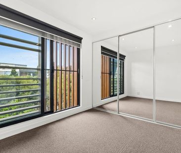 Elegance, Style & Sophistication Situated In Docklands - Photo 3