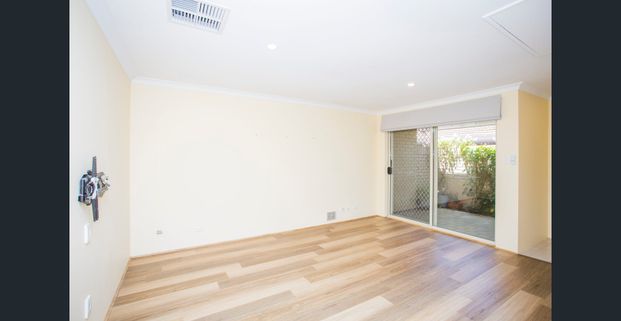 Renovated modern spacious three bedroom villa with solar panels. - Photo 1