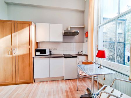 A studio apartment situated within a beautiful period building in the heart of Kensington, W8 - Photo 3