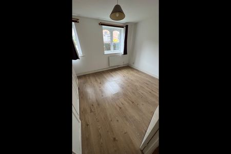 1 Bed Flat, Armoury Road, SE8 - Photo 5