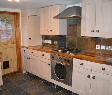 3 bedroom end of terrace house to rent - Photo 4