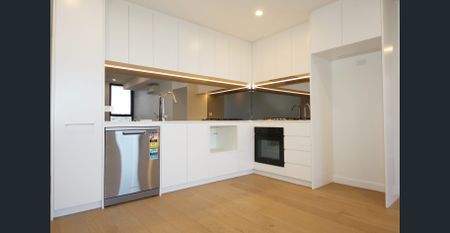 Brand New Larger 2 bedroom with sunny balcony - Photo 4