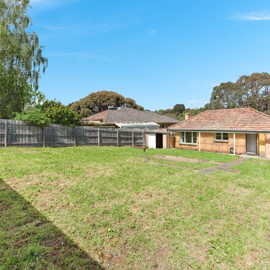 25 Leonard Street, Burwood VIC 3125 - House For Rent | Domain - Photo 1
