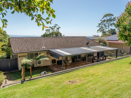 Immaculate Three-Bedroom Upstairs Home with Stunning Views and Utilities Included - Photo 5