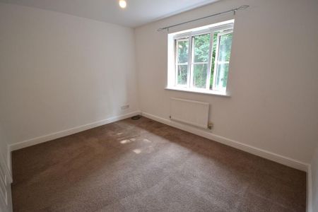 2 bedroom mews to rent - Photo 2