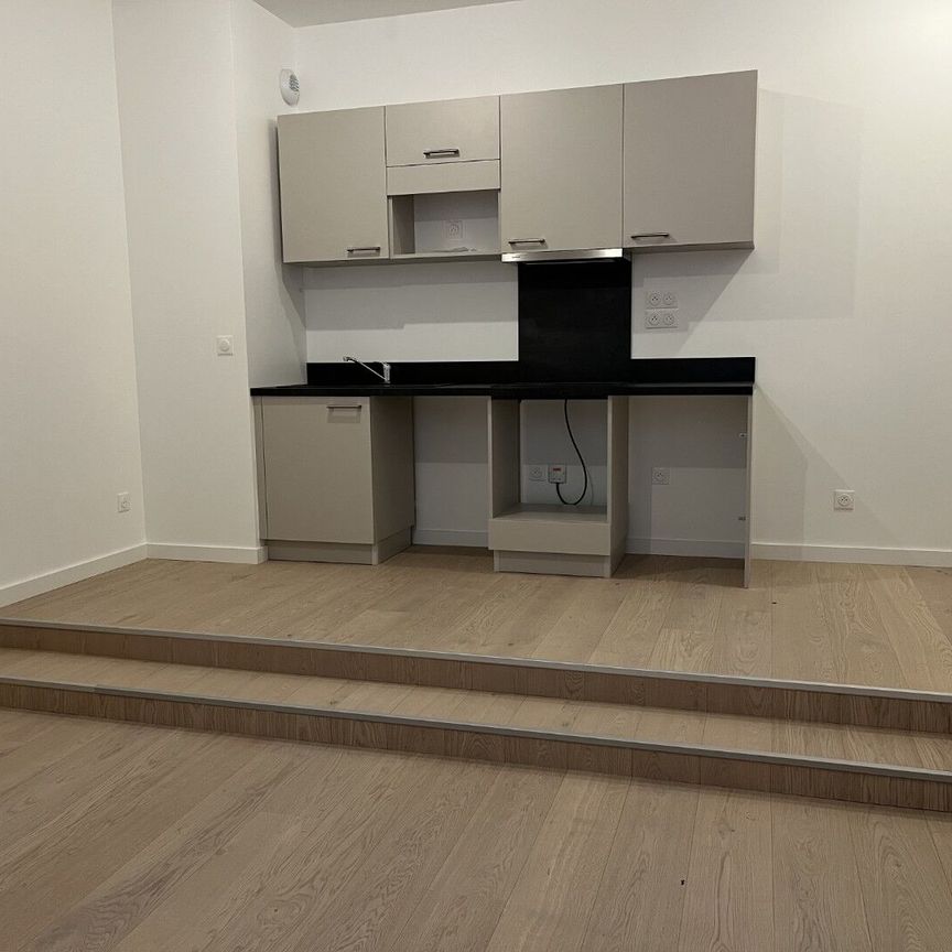 Appartement À Louer 2 Pièces , 40 M² - Photo 1