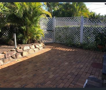 Charming Two-Bedroom Unit with Private Courtyard in the Heart of Coorparoo - Photo 6