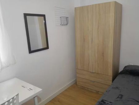 Calle Albocácer, Valencia, Valencian Community 46020 - Photo 2