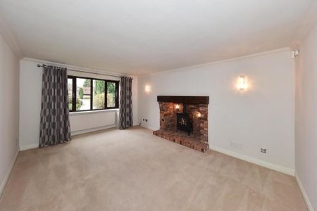 4 bedroom detached house to rent - Photo 2