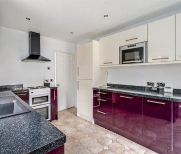 3 bedroom semi-detached house to rent - Photo 6