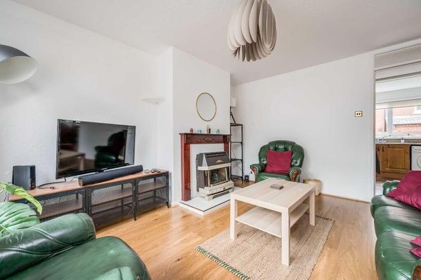 22 St Georges Gardens, Belfast, BT12 5FJ - Photo 1