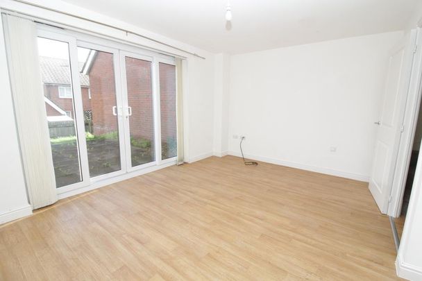 4 bedroom semi-detached house to rent - Photo 1