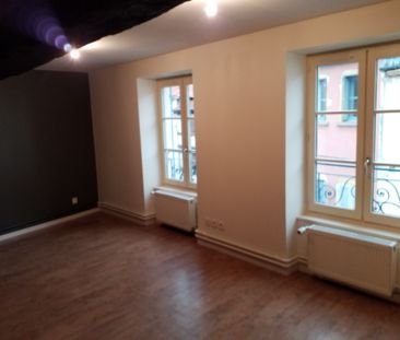 Location Appartement 4 pièces 116m² CHARLIEU 42190 - Photo 1