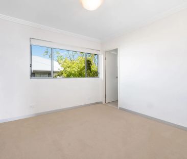 Luxurious Modern Apartment - Photo 4