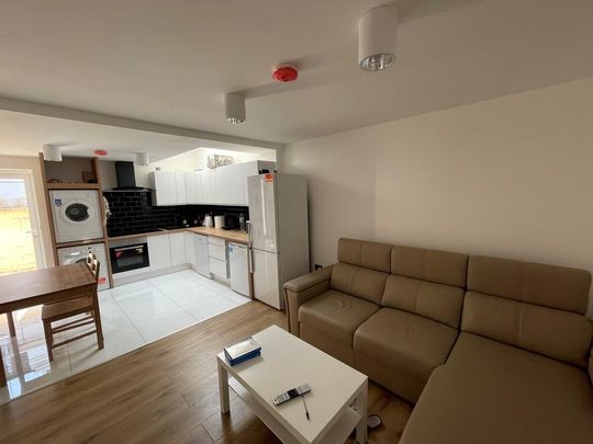 5 bedroom terraced house to rent - Photo 1