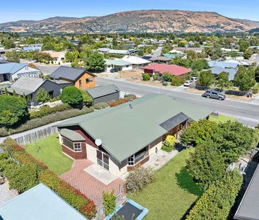 Spacious 4 Bedroom Home - Photo 2