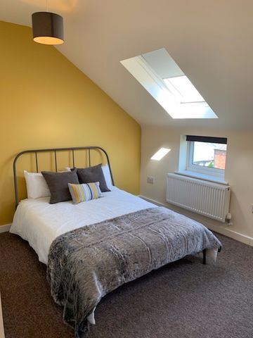 4 Bed Semi-Detached House, Radcliffe Mount, NG2 - Photo 5