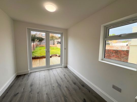 Williams Avenue, Weymouth - Photo 1