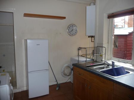 2 bedroom ground floor flat to rent - Photo 5