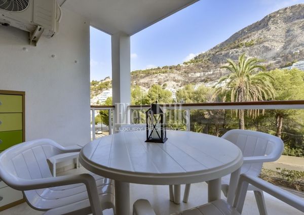 Modern apartment with stunning views of the Mascarat mountain range, Alicante.