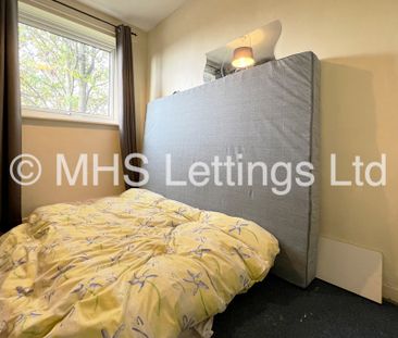 3 Bedroom Mid Terraced House for rent in St. Johns Close - Photo 1