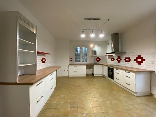 ISLE, GRANDE Maison de 260m² avec 6 chambres, garage double, jardin clos et sous-sol ! - Photo 1