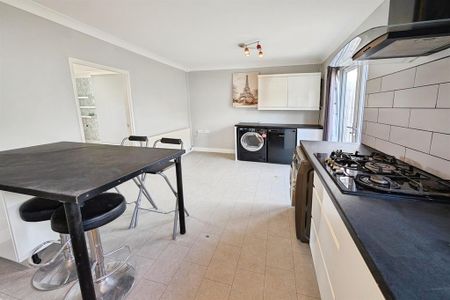 3 bedroom end of terrace house to rent - Photo 5