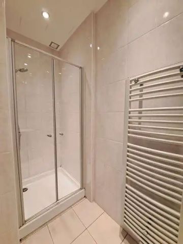 Gelijkvloers appartement met Terras en Garage te huur in Brugge - Photo 2