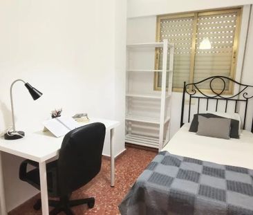 Carrer de Vázquez de Mella, Burjassot, Valencian Community 46100 - Photo 4