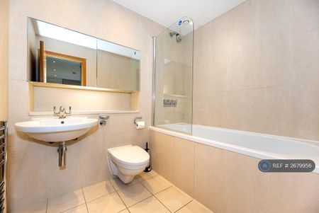 2 bedroom flat to rent - Photo 3