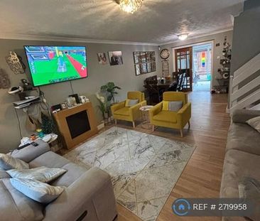 4 bedroom detached house to rent - Photo 2