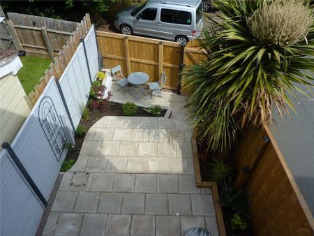 2 bedroom terraced house to rent - Photo 2