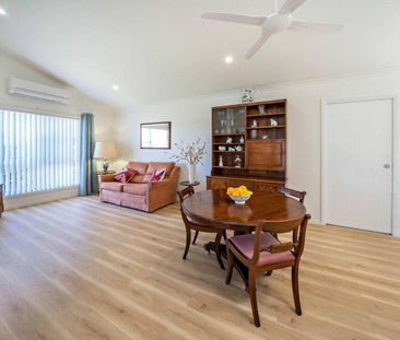 Neat and tidy FOUR bedroom duplex - Photo 2