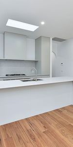 Modern Gem in Airport West! - Photo 4