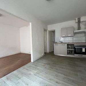 Location Appartement 2 pièces 48m² AIRE SUR L ADOUR 40800 - Photo 2
