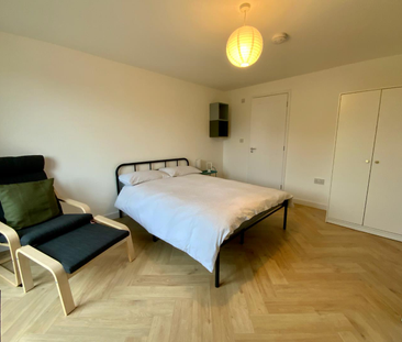 Courtney Road, Kingswood - Photo 3