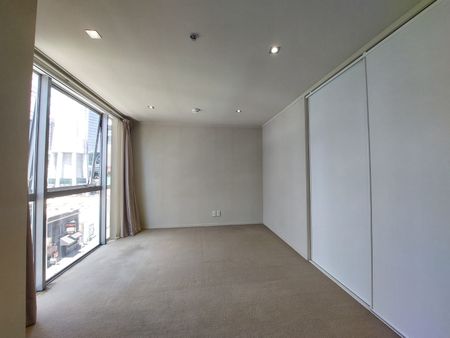 2 Bedroom City Apartment - Photo 3