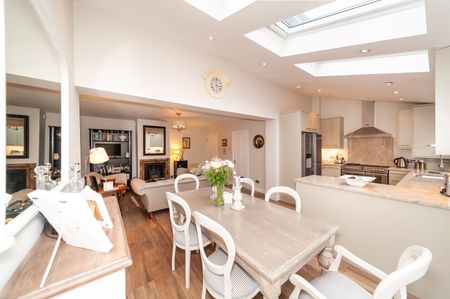 4 Bed Terraced House, Glentanner Way, SW17 - Photo 3