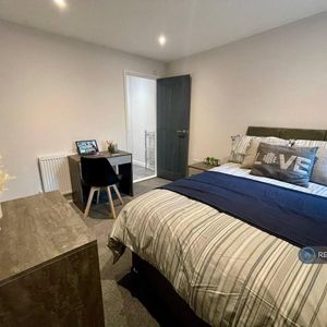 1 bedroom in a house share to rent - Photo 2