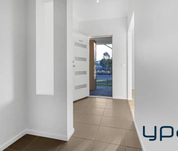 “Stylish 4-Bedroom Home Only Moments from Tarneit P–9 College !!” - Photo 2